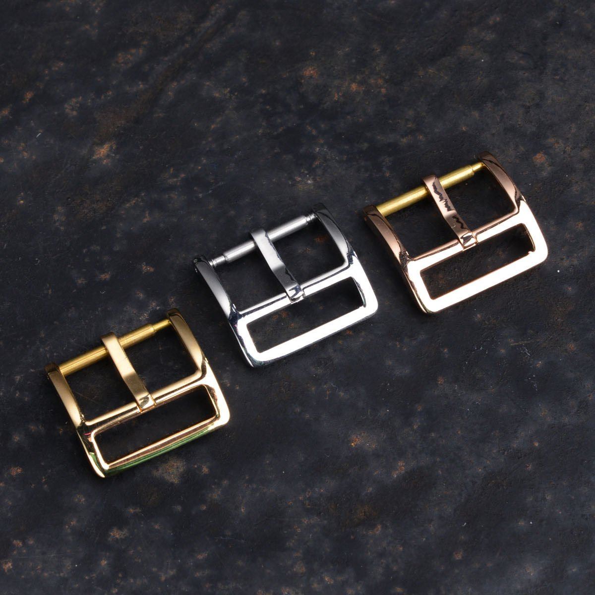 Elegant Yellow Gold Buckle